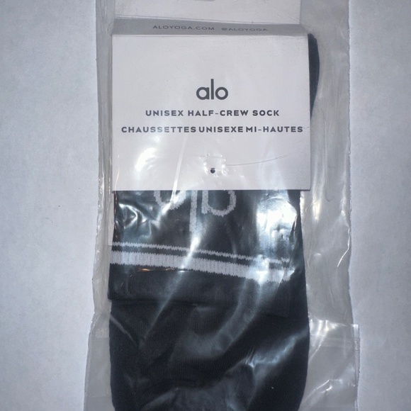 ALO Unisex Half-Crew Throwback Sock BLACK One Pair Women's Medium 7-10.5 - Picture 3 of 4
